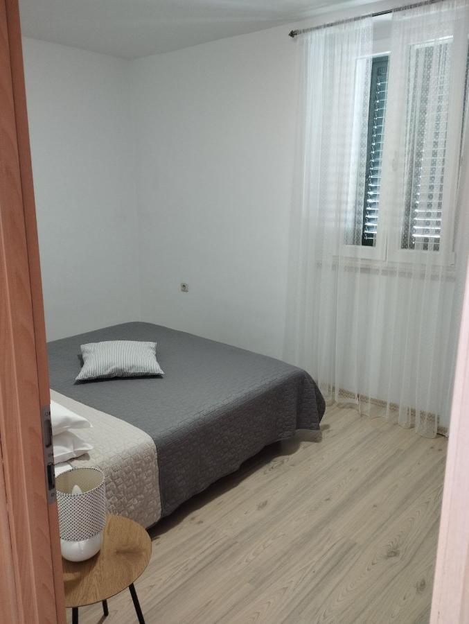 Apartments Mijo Каштела Екстер'єр фото